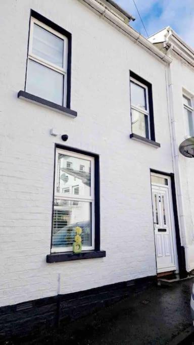 Villa 16 Stewart'S Terrace Derry City Bt48 7Lj Exterior foto